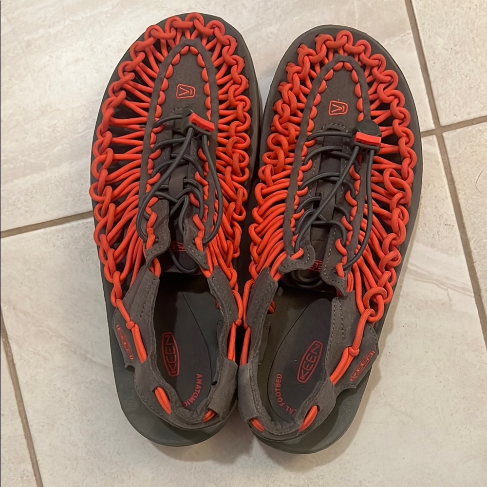 KEEN Women's Black and Coral Woven Sandals - UNEEK - Never Worn